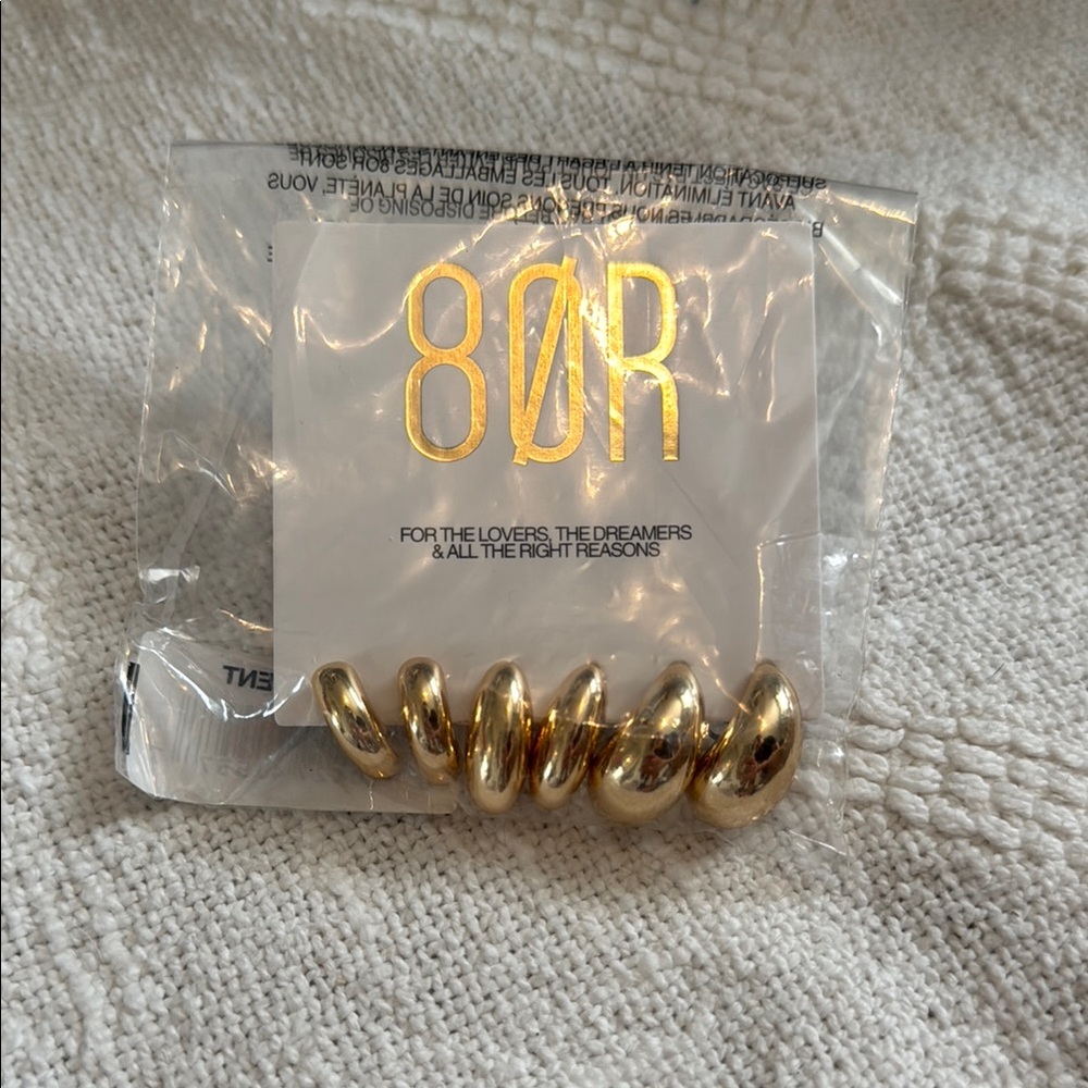 80R Gold Tear Drop Earrings